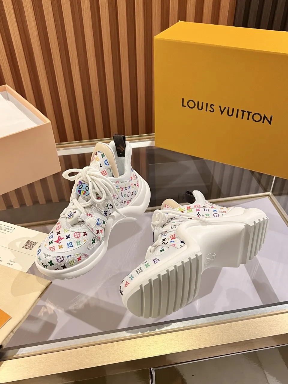 👟👟Ex-factory price 720👟👟 This three-color LV is different. 2025 new Murakami Takashi co-branded black three-color LV fancy button model Archlight donkey brand hardware casual sports dad shoes with an increased heel height of about 5.5cm, 35-41 white letter buckle